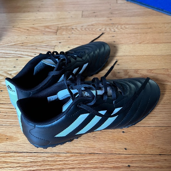Adidas Unisex Turf Soccer shoe - Picture 3 of 5